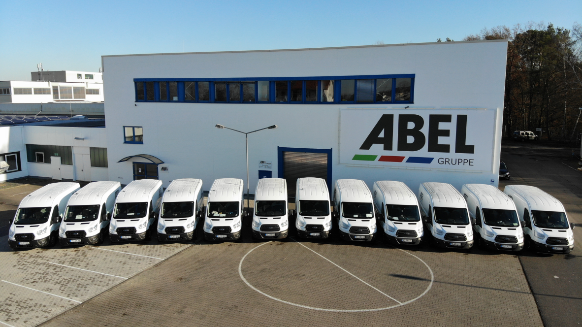 ABEL Mobilfunk Firmengebäude in Rödermark mit Autoflotte