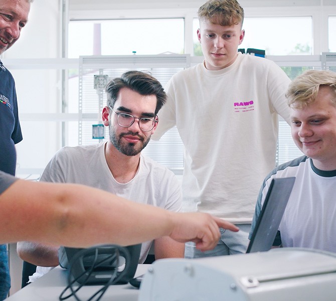 Stellenbilder 670x600 Bildungsakademie 3